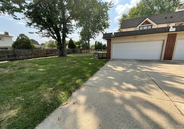 Photo 3 of Condo for sale at 32450 Barclay Sq, Warren, MI 48093 6101 | MLS# 61025361 | Listing updated on 2026-09-04