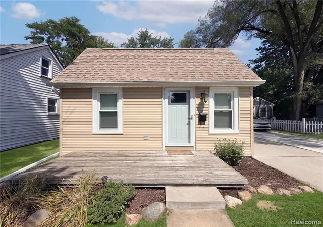 Photo 1 of Single family home for sale at 20919 Hollywood St, Harper Woods, MI 48225 | MLS# 61032160 | Listing updated on 2026-10-29