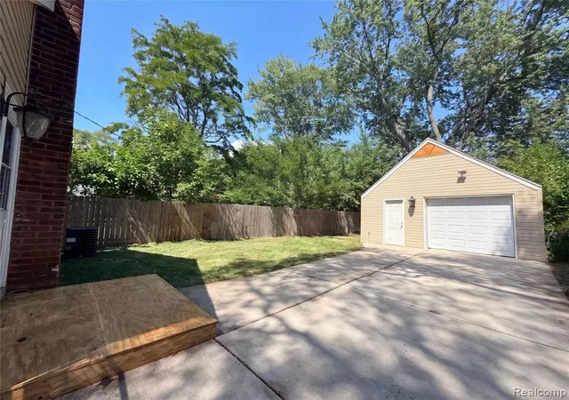 Photo 4 of Single family home for sale at 20919 Hollywood St, Harper Woods, MI 48225 | MLS# 61032160 | Listing updated on 2026-10-29