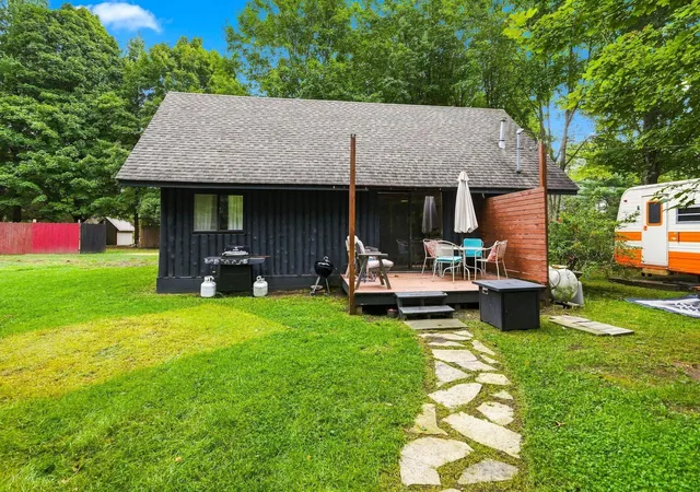 Photo 3 of Single family home for sale at 109 E South St, Mesick, MI 49668 | MLS# 80073211 | Listing updated on 2026-09-06