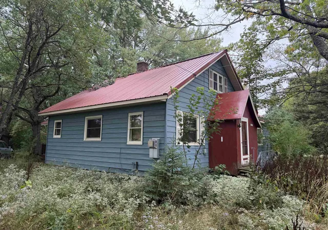 Photo 3 of Sale Pending at E6855 Hill Ave, Bessemer, MI 49911 | MLS# 50221140 | Listing updated on 2026-09-10