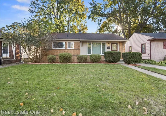 Photo 1 of Sale Pending at 722 Symes Ave, Royal Oak, MI 48067 | MLS# 61037211 | Listing updated on 2026-10-25