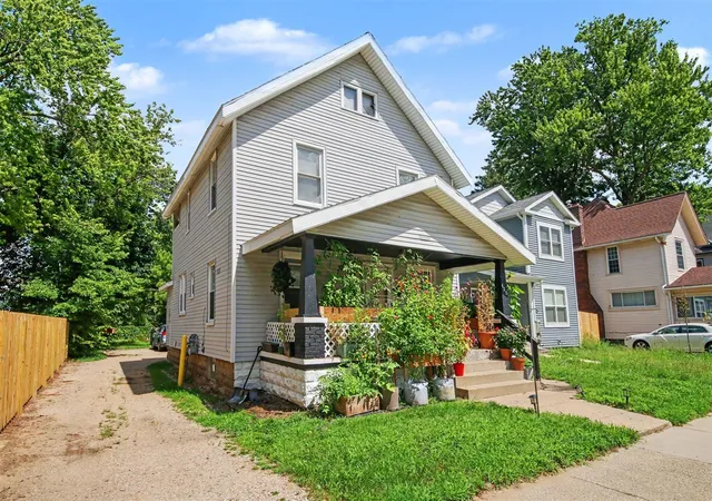 Photo 2 of Multi family home for sale at 425 Adams St, Grand Rapids, MI 49507 | MLS# 70555813 | Listing updated on 2026-10-31