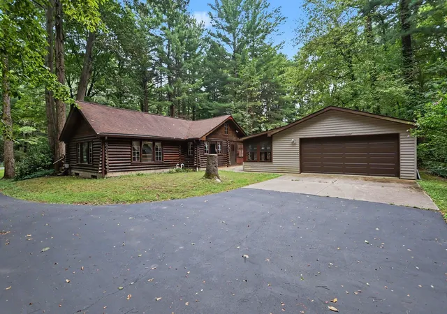 Photo 3 of Single family home for sale at 3814 S Towerline Rd, Bridgeport, MI 48722 | MLS# 50221131 | Listing updated on 2026-09-23