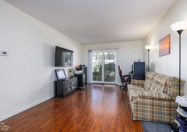Listing Photo 4 - Condo for sale in building located at 14211 Ivanhoe #169th Dr, Sterling Heights, MI 48312 - Unit #2