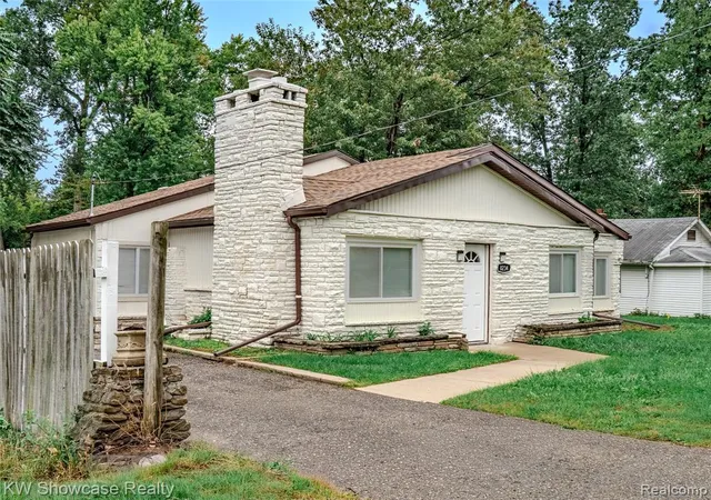 Photo 2 of Single family home for sale at 8234 Arlis St, Commerce Township, MI 48382 | MLS# 61027703 | Listing updated on 2026-10-18