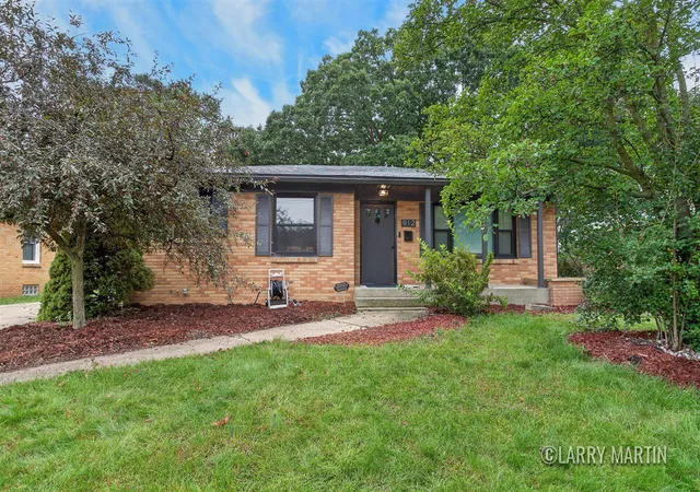 Photo 1 of Single family home for sale at 912 Ariebill St, Wyoming, MI 49509 | MLS# 70559482 | Listing updated on 2026-10-22