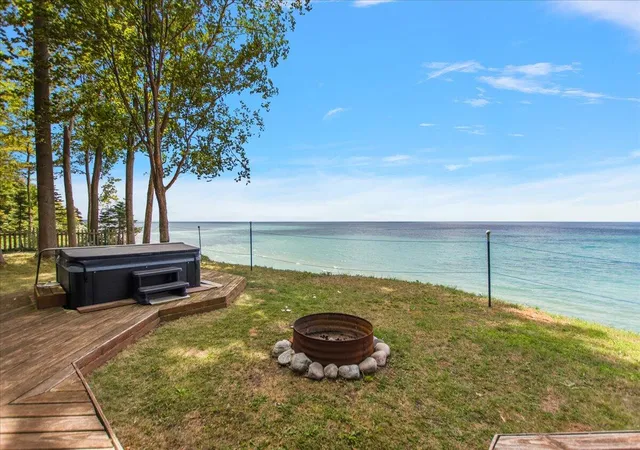 Photo 2 of Single family home for sale at 997 Lake Ln, South Haven, MI 49090 | MLS# 70555235 | Listing updated on 2026-09-01