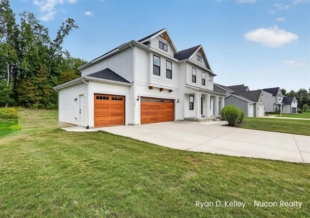 Photo 3 of Single family home for sale at 11544 Sessions Woods Dr, Grand Rapids, MI 49534 | MLS# 70556574 | Listing updated on 2026-09-14