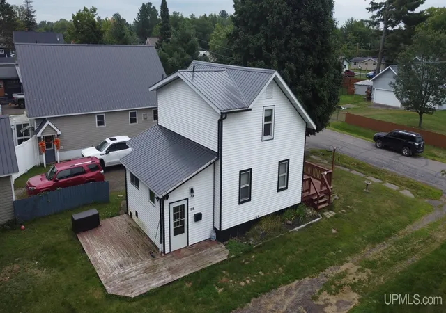 Photo 3 of Single family home for sale at 132 Center St, Lanse, MI 49946 | MLS# 50220593 | Listing updated on 2026-09-11