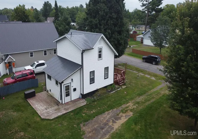 Photo 3 of Single family home for sale at 132 Center St, Lanse, MI 49946 | MLS# 50220593 | Listing updated on 2026-09-11