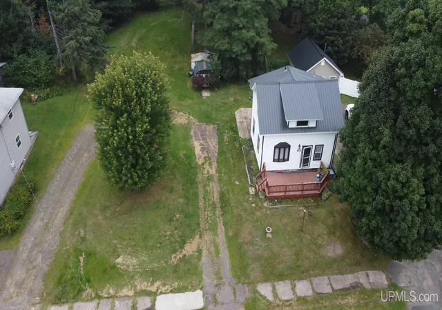 Photo 4 of Single family home for sale at 132 Center St, Lanse, MI 49946 | MLS# 50220593 | Listing updated on 2026-09-11