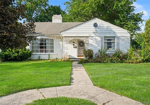 Photo 2 of Single family home for sale at 16 Hawthorne Rd, Grosse Pointe Shores, MI 48236 1411 | MLS# 61025600 | Listing updated on 2026-10-18