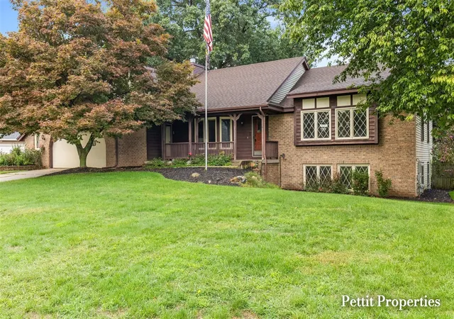 Photo 2 of Sale Pending at 1687 Oakvale Dr, Wyoming, MI 49519 | MLS# 70556262 | Listing updated on 2026-09-15