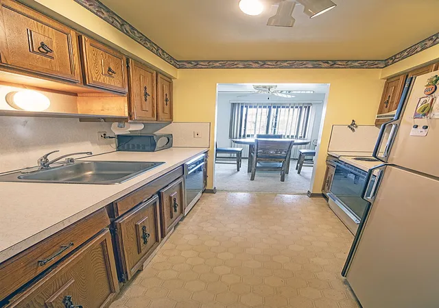 Photo 4 of Condo for sale at 19701 Ridgemont Rd #17, Saint Clair Shores, MI 48080 | MLS# 50221136 | Listing updated on 2026-09-11