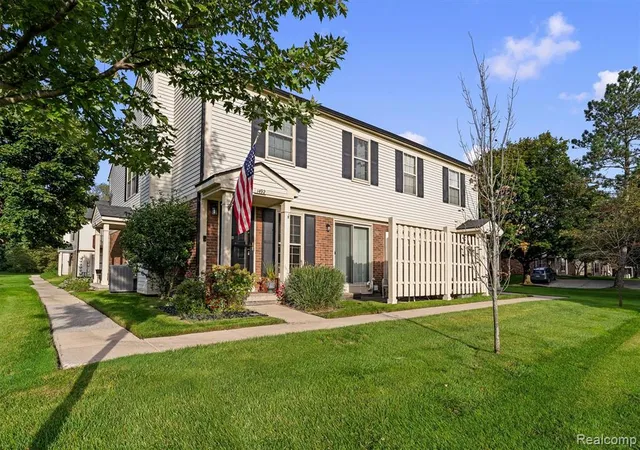 Photo 2 of Condo for sale at 1492 Dover Hl, Walled Lake, MI 48390 | MLS# 61033205 | Listing updated on 2026-10-12