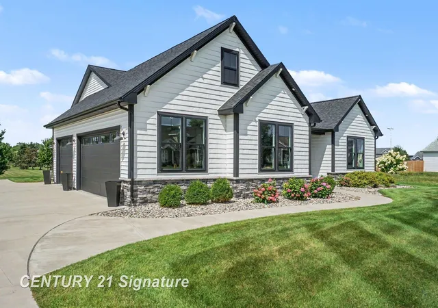 Photo 1 of Single family home for sale at 8937 N Meadows Ct, Freeland, MI 48623 | MLS# 50221388 | Listing updated on 2026-10-22
