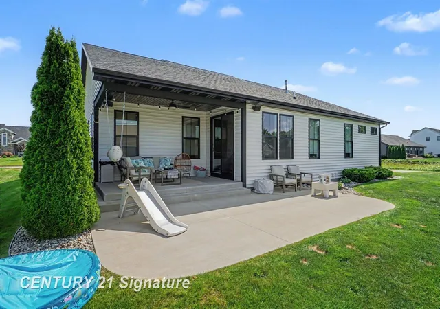 Photo 3 of Single family home for sale at 8937 N Meadows Ct, Freeland, MI 48623 | MLS# 50221388 | Listing updated on 2026-10-22