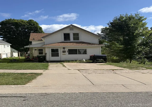 Photo 1 of Single family home for sale at 924 W Superior St, Munising, MI 49862 | MLS# 50217624 | Listing updated on 2026-09-10