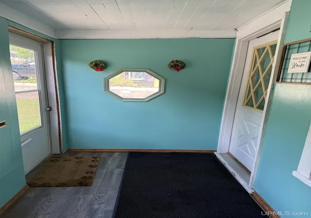 Photo 3 of Single family home for sale at 924 W Superior St, Munising, MI 49862 | MLS# 50217624 | Listing updated on 2026-09-10