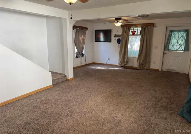 Photo 3 of Single family home for sale at 924 W Superior St, Munising, MI 49862 | MLS# 50217624 | Listing updated on 2026-10-07