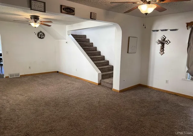 Photo 4 of Single family home for sale at 924 W Superior St, Munising, MI 49862 | MLS# 50217624 | Listing updated on 2026-10-07
