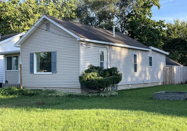 Photo 2 of Sale Pending at 2424 30th Street, Wyoming, MI 49519 | MLS# 70557894 | Listing updated on 2026-09-17