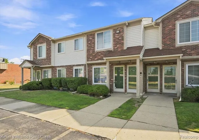 Photo 1 of Sale Pending at 31842 Kelly Rd #3, Roseville, MI 48066 | MLS# 61025584 | Listing updated on 2026-09-30