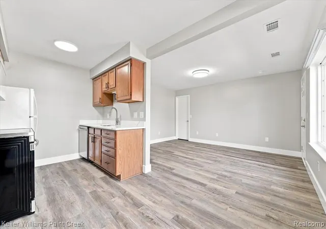 Photo 3 of Sale Pending at 31842 Kelly Rd #3, Roseville, MI 48066 | MLS# 61025584 | Listing updated on 2026-09-30