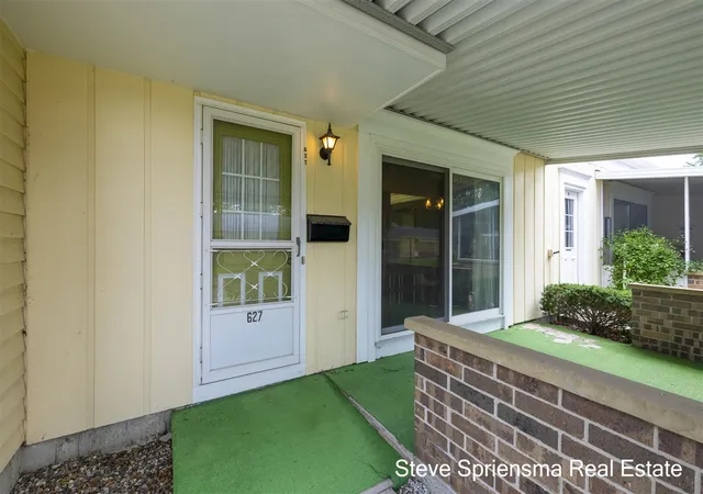 Photo 2 of Sale Pending at 627 Carriage Ln, Jenison, MI 49428 | MLS# 70555485 | Listing updated on 2026-09-14