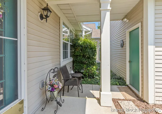 Listing Photo 1 - Condo for sale in building located at 59 Pond Ridge Dr, Grand Rapids, MI 49546-1403 - Unit #20