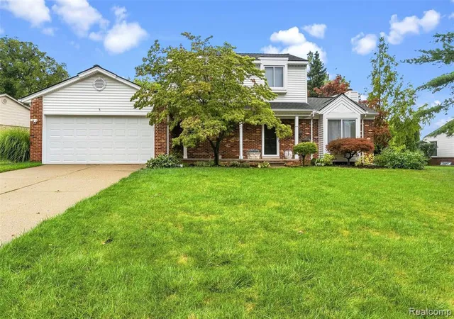 Photo 3 of Single family home for sale at 2326 Highsplint Dr, Rochester Hills, MI 48307 | MLS# 61027686 | Listing updated on 2026-09-13