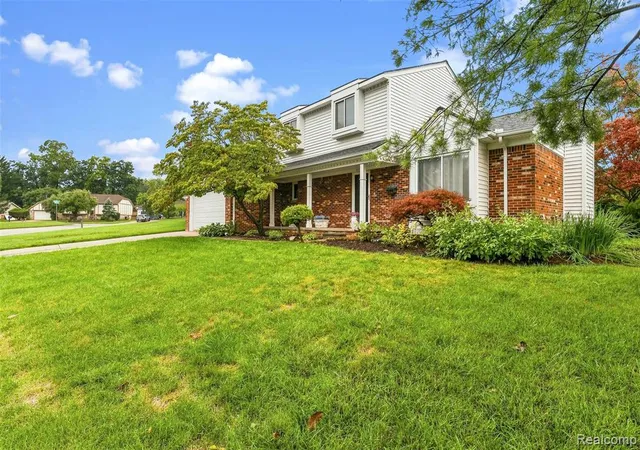 Photo 3 of Sale Pending at 2326 Highsplint Dr, Rochester Hills, MI 48307 | MLS# 61027686 | Listing updated on 2026-09-26