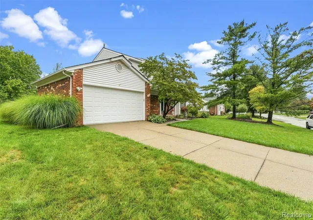 Photo 4 of Sale Pending at 2326 Highsplint Dr, Rochester Hills, MI 48307 | MLS# 61027686 | Listing updated on 2026-09-26