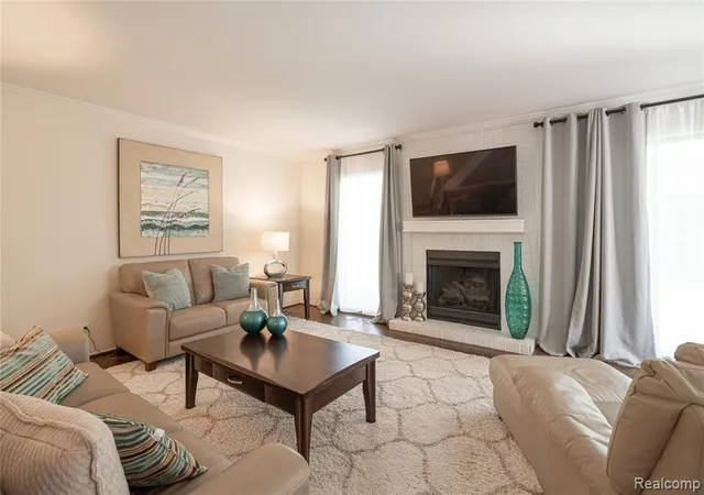 Listing Photo 5 - Condo for sale in building located at 2846 S Trailwood Dr, Rochester Hills, MI 48309