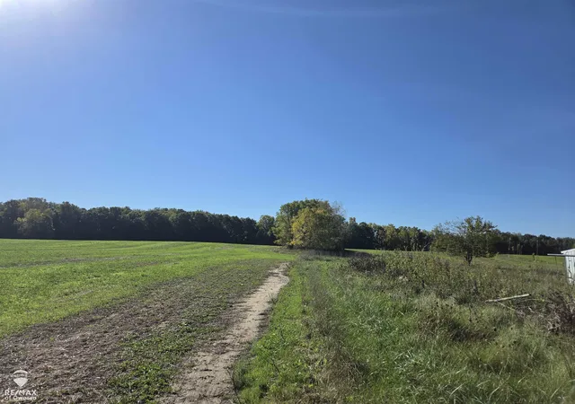 Photo 3 of Sale Pending at 711 W Bennington Rds, Owosso, MI 48867 | MLS# 50224449 | Listing updated on 2026-10-11