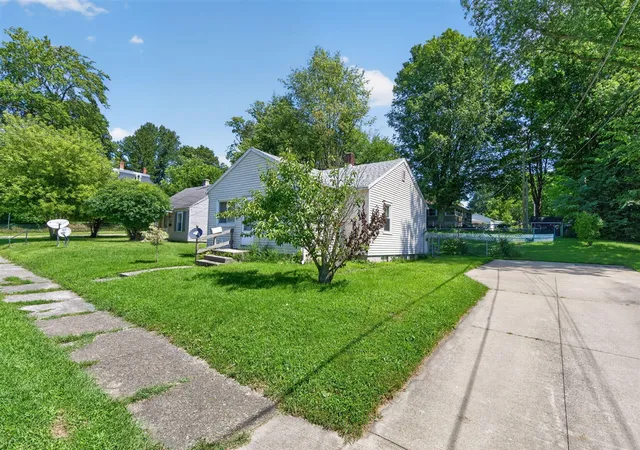 Photo 3 of Sale Pending at 128 N East St, Cassopolis, MI 49031 | MLS# 70555116 | Listing updated on 2026-09-06