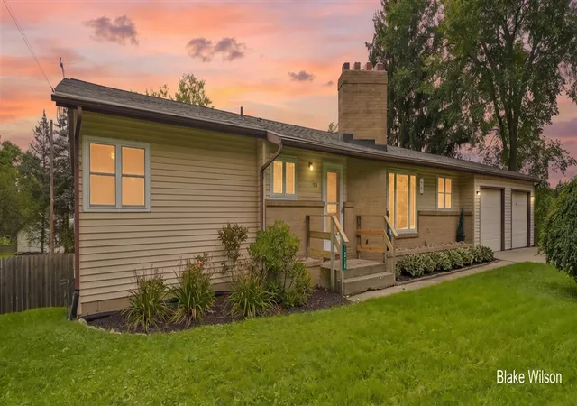 Photo 1 of Sale Pending at 1318 Forest Hl Ave, Grand Rapids, MI 49546 | MLS# 70557989 | Listing updated on 2026-09-17