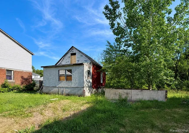 Photo 4 of Single family home for sale at 8650 Marcus St, Detroit, MI 48213 2221 | MLS# 61007852 | Listing updated on 2026-10-15