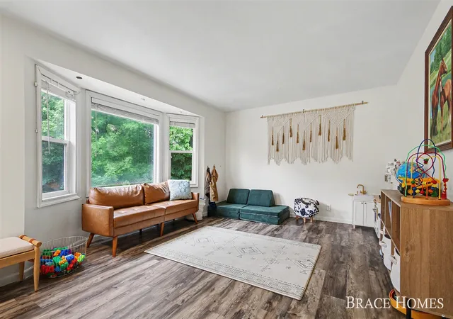 Photo 3 of Single family home for sale at 2880 15 Mile Rd, Sparta, MI 49345 | MLS# 70549871 | Listing updated on 2026-09-17