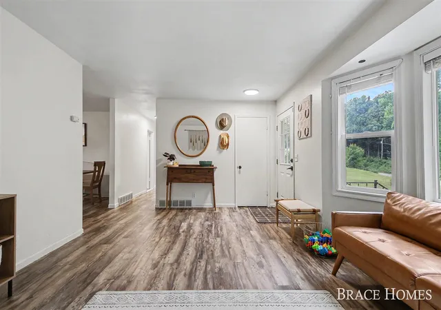 Photo 4 of Single family home for sale at 2880 15 Mile Rd, Sparta, MI 49345 | MLS# 70549871 | Listing updated on 2026-09-17