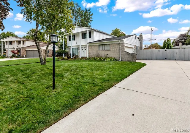 Photo 2 of Single family home for sale at 36319 Travis Dr, Sterling Heights, MI 48312 | MLS# 61033135 | Listing updated on 2026-10-10