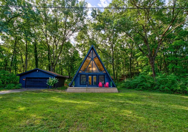 Photo 2 of Sale Pending at 3914 Arrowhead Trl, Allegan, MI 49010 | MLS# 70554813 | Listing updated on 2026-09-11