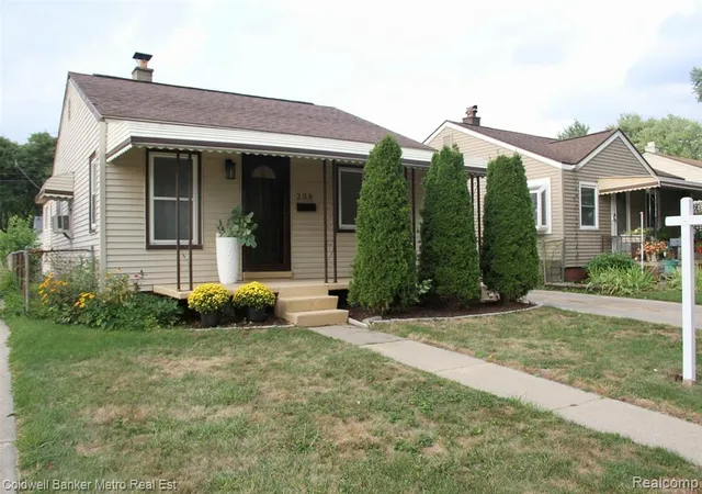 Photo 2 of Single family home for sale at 208 W Fairmount Ave, Pontiac, MI 48340 | MLS# 61025868 | Listing updated on 2026-09-06