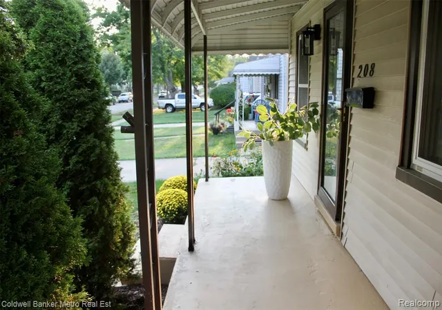 Photo 2 of Single family home for sale at 208 W Fairmount Ave, Pontiac, MI 48340 | MLS# 61025868 | Listing updated on 2026-09-06