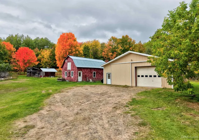 Photo 3 of Single family home for sale at 54499 Cemetery Rd, Calumet, MI 49913 | MLS# 50223870 | Listing updated on 2026-10-10