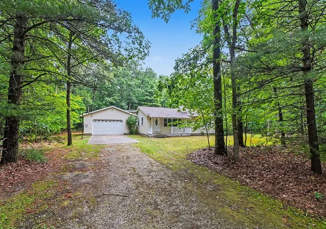 Photo 3 of Single family home for sale at 4730 W Mcmillan Rd, Muskegon, MI 49445 | MLS# 70555011 | Listing updated on 2026-09-10