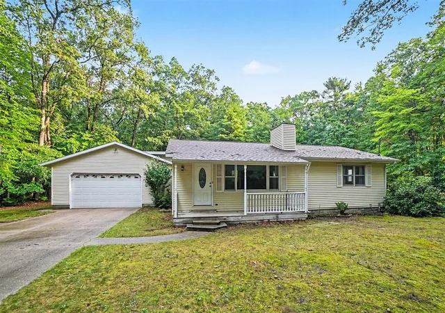 Photo 3 of Single family home for sale at 4730 W Mcmillan Rd, Muskegon, MI 49445 | MLS# 70555011 | Listing updated on 2026-09-10