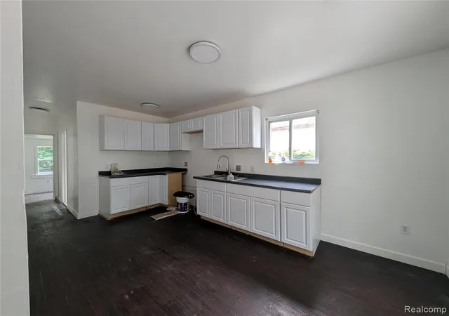 Photo 4 of Single family home for sale at 17 Oriley St, Pontiac, MI 48342 3123 | MLS# 61024539 | Listing updated on 2026-10-06