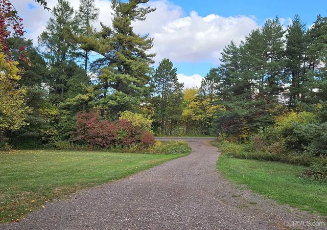 Photo 2 of Single family home for sale at E5755 Bluffview Rd, Ironwood, MI 49938 | MLS# 50220250 | Listing updated on 2026-10-13
